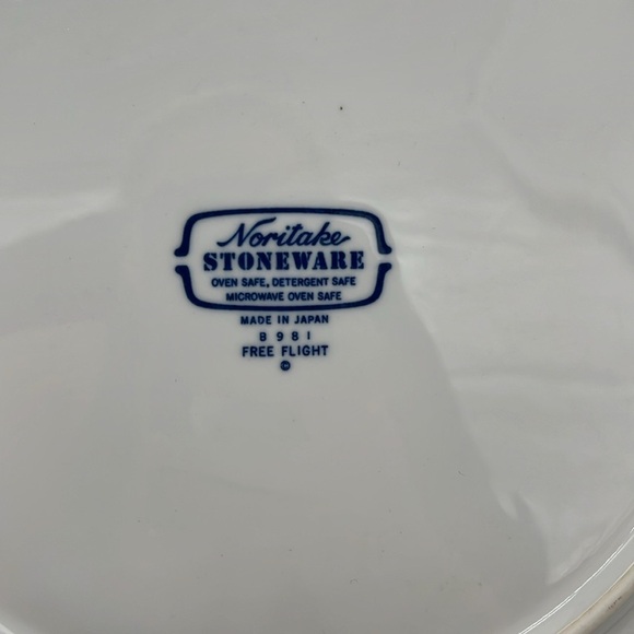 Noritake Stoneware Free Flight B981 Balloon 10.5in Dinner Plate - Picture 2 of 4